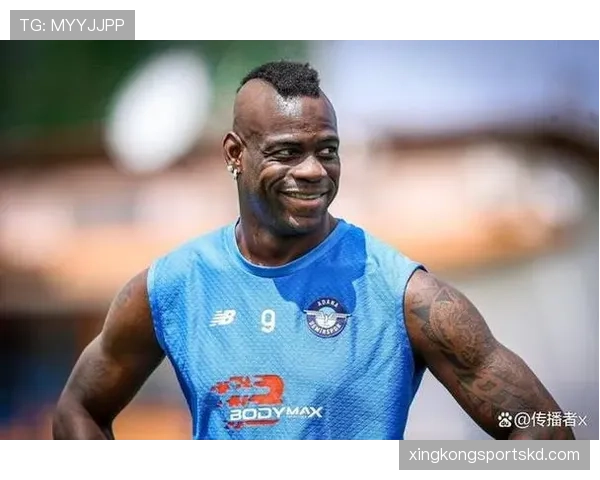 巴洛特利今天又风格突变了，场上硬汉场下居然爱穿娃娃装？