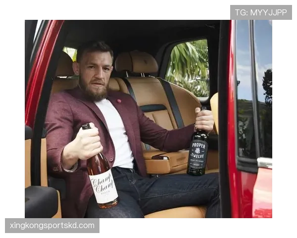 康纳·麦格雷戈在家喝个蛋白粉都要配香槟？