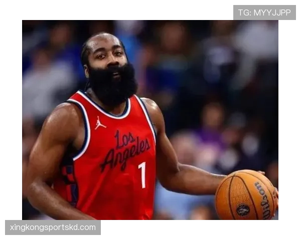 比尔利用突破创造投篮空间，关键时刻得分效率优于哈登