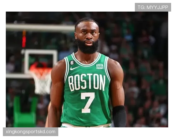 杰伦·布朗挡拆拉开防守空间提振球队关键得分效率