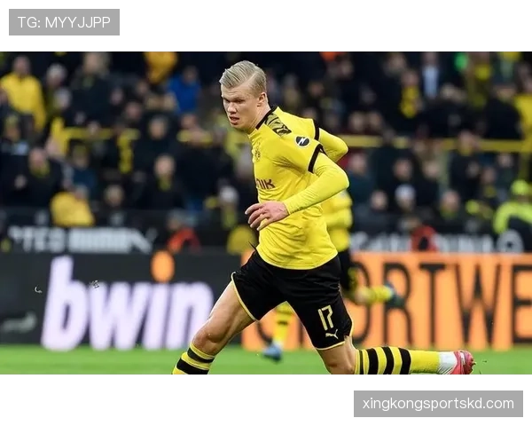 哈兰德与同期前锋关键战决定性表现对比分析